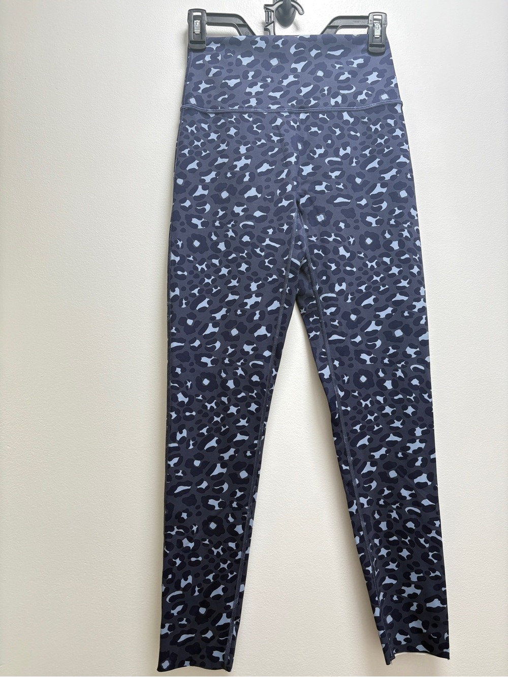 aerie Navy and Light Blue Leopard Print Leggings | M | Casual and athletic